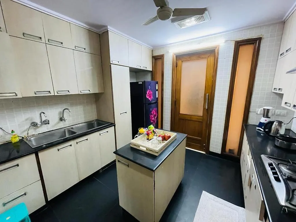 גורגאון Divine India Studio Room Mg Road בית הארחה